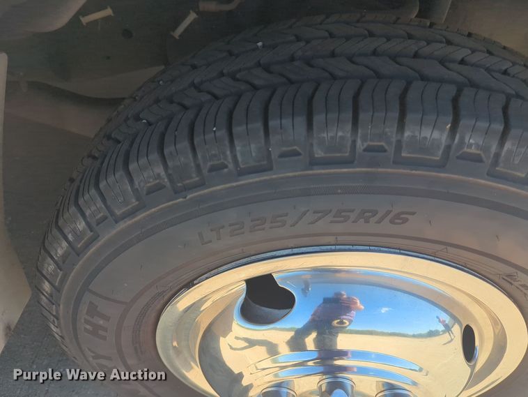 image for item EQ2212 2016 Ford Econoline E450 shuttle bus