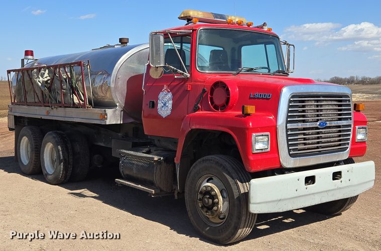 image for item EQ6799 1995 Ford L9000 tanker fire truck