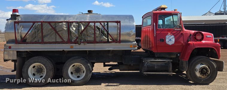 image for item EQ6799 1995 Ford L9000 tanker fire truck