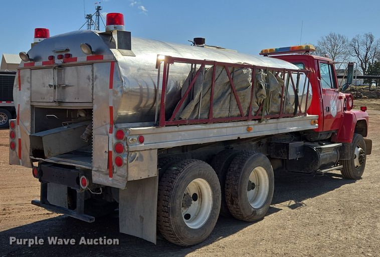 image for item EQ6799 1995 Ford L9000 tanker fire truck