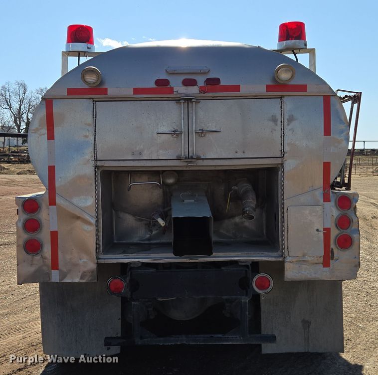 image for item EQ6799 1995 Ford L9000 tanker fire truck