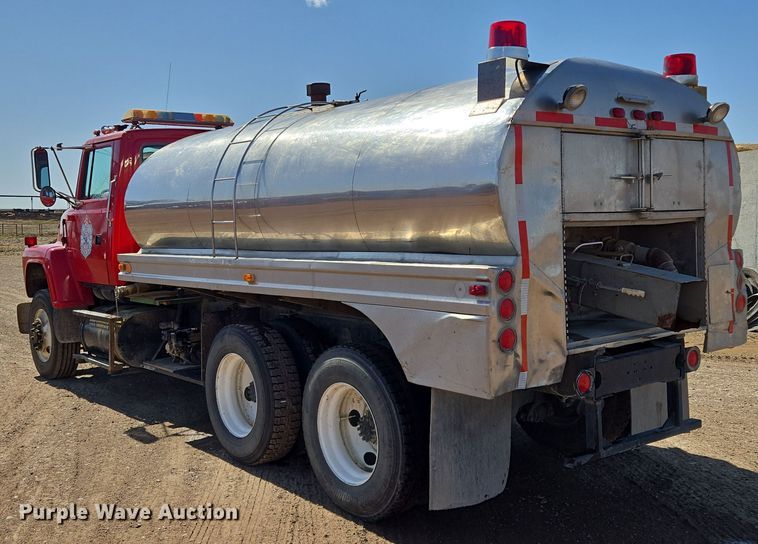 image for item EQ6799 1995 Ford L9000 tanker fire truck