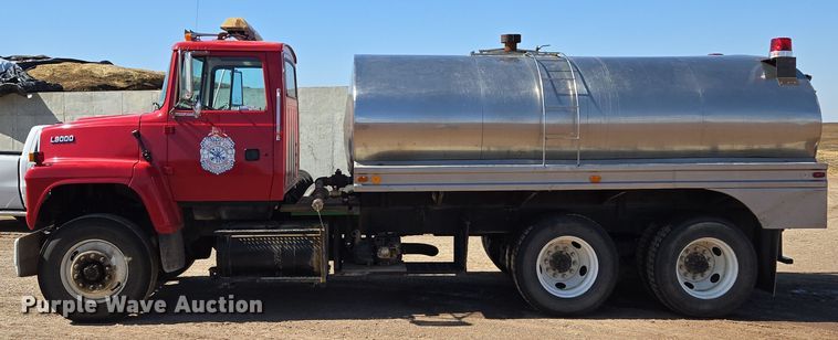 image for item EQ6799 1995 Ford L9000 tanker fire truck