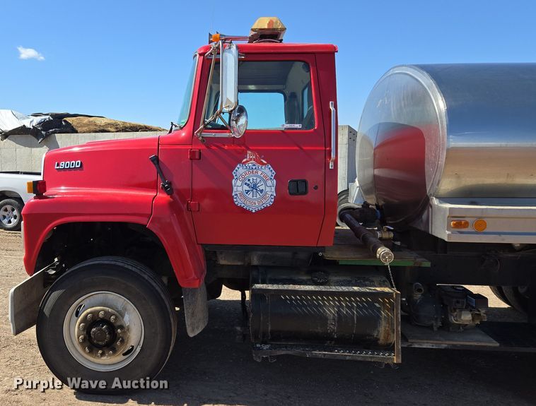 image for item EQ6799 1995 Ford L9000 tanker fire truck