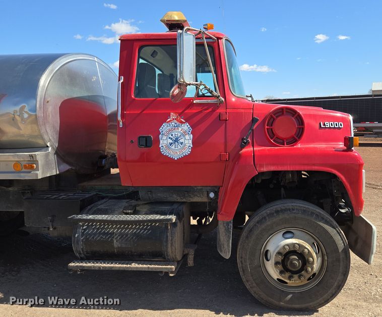 image for item EQ6799 1995 Ford L9000 tanker fire truck