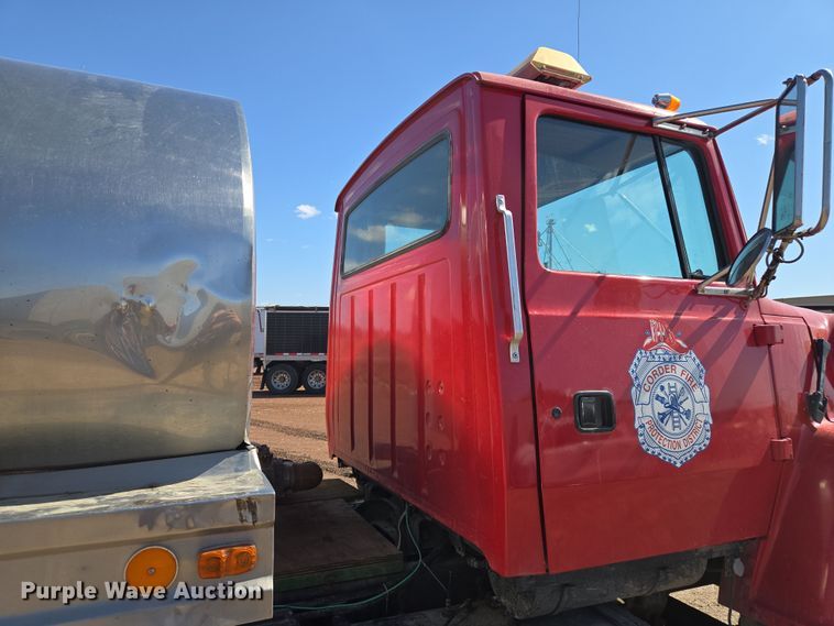 image for item EQ6799 1995 Ford L9000 tanker fire truck