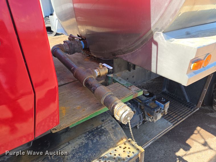 image for item EQ6799 1995 Ford L9000 tanker fire truck