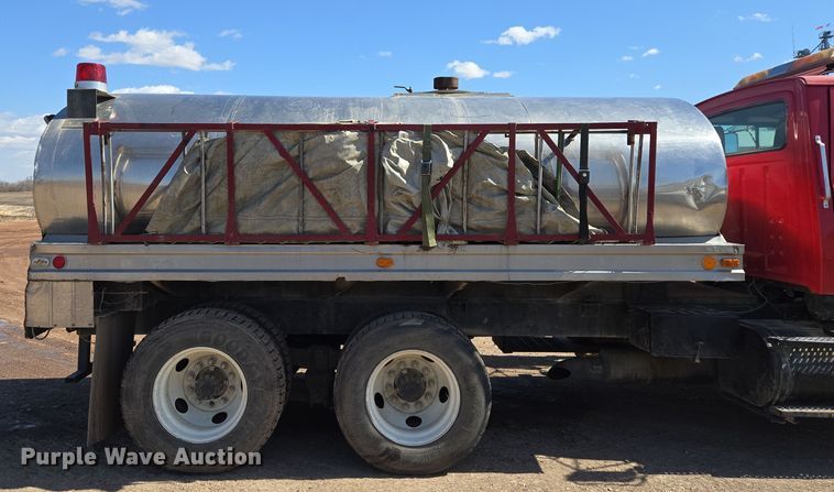 image for item EQ6799 1995 Ford L9000 tanker fire truck