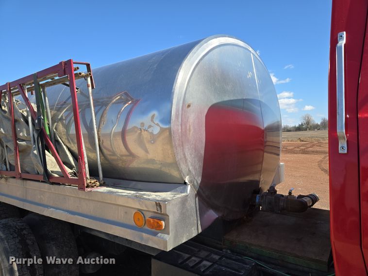 image for item EQ6799 1995 Ford L9000 tanker fire truck