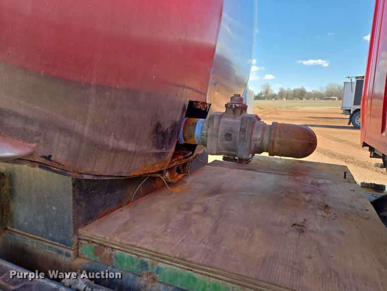 image for item EQ6799 1995 Ford L9000 tanker fire truck