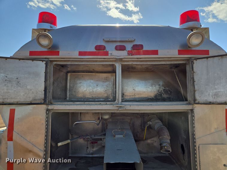 image for item EQ6799 1995 Ford L9000 tanker fire truck