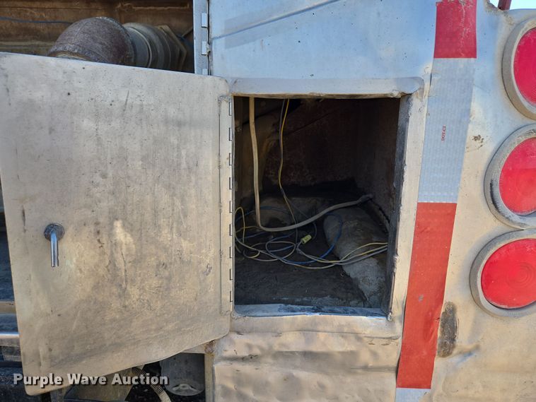 image for item EQ6799 1995 Ford L9000 tanker fire truck