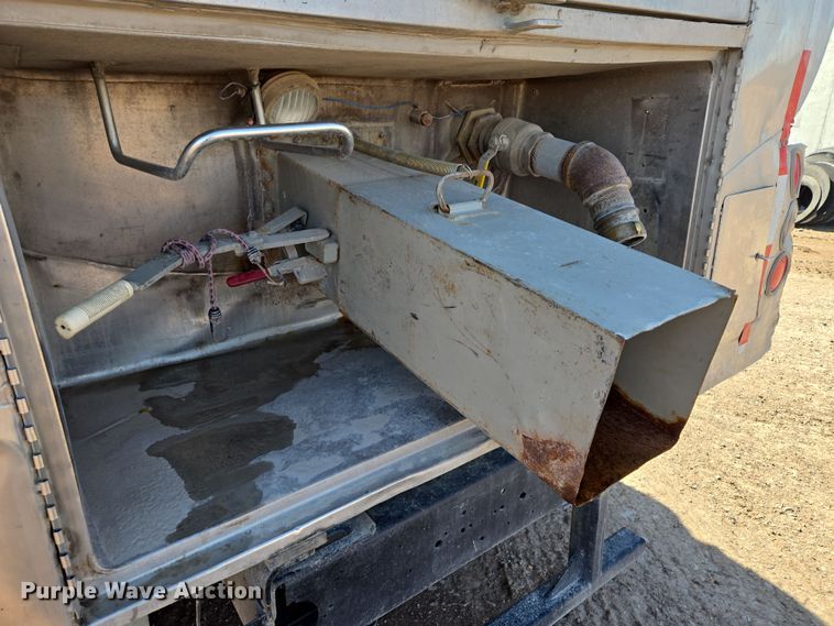 image for item EQ6799 1995 Ford L9000 tanker fire truck