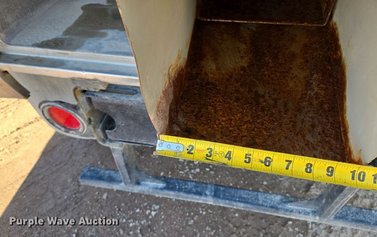 image for item EQ6799 1995 Ford L9000 tanker fire truck