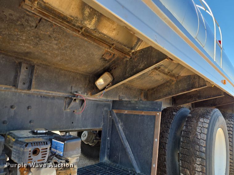 image for item EQ6799 1995 Ford L9000 tanker fire truck