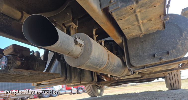 image for item EQ6799 1995 Ford L9000 tanker fire truck