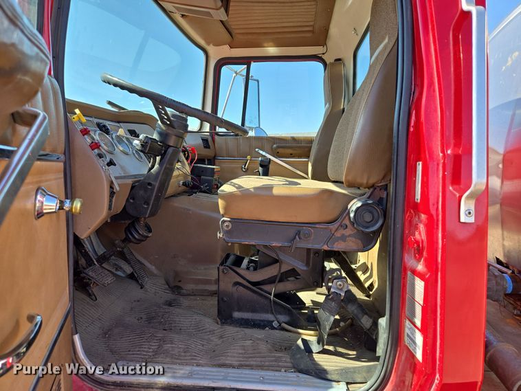 image for item EQ6799 1995 Ford L9000 tanker fire truck