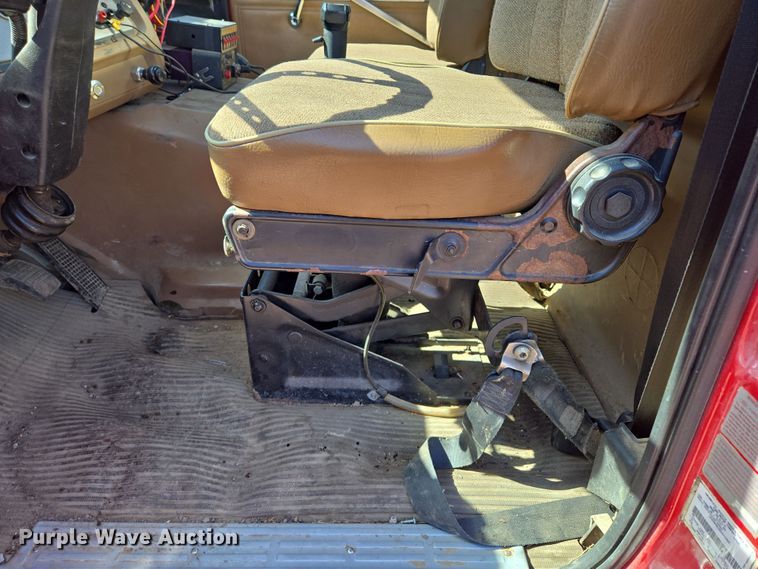 image for item EQ6799 1995 Ford L9000 tanker fire truck