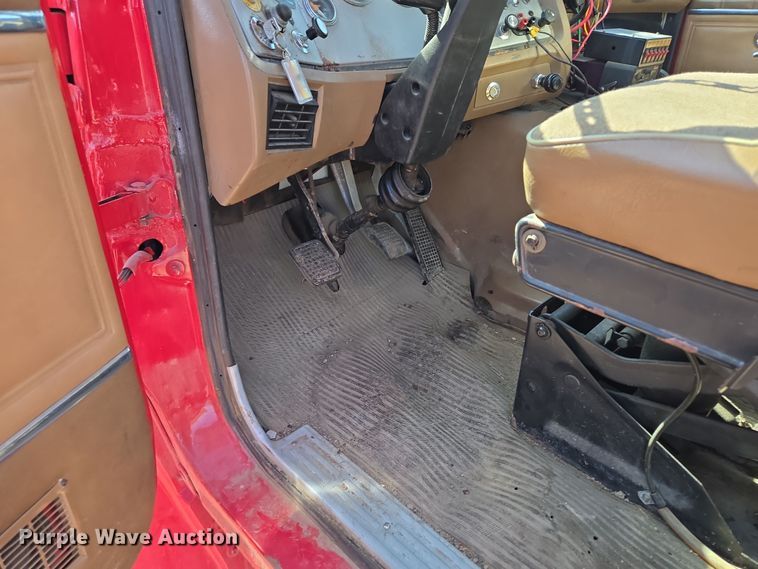 image for item EQ6799 1995 Ford L9000 tanker fire truck