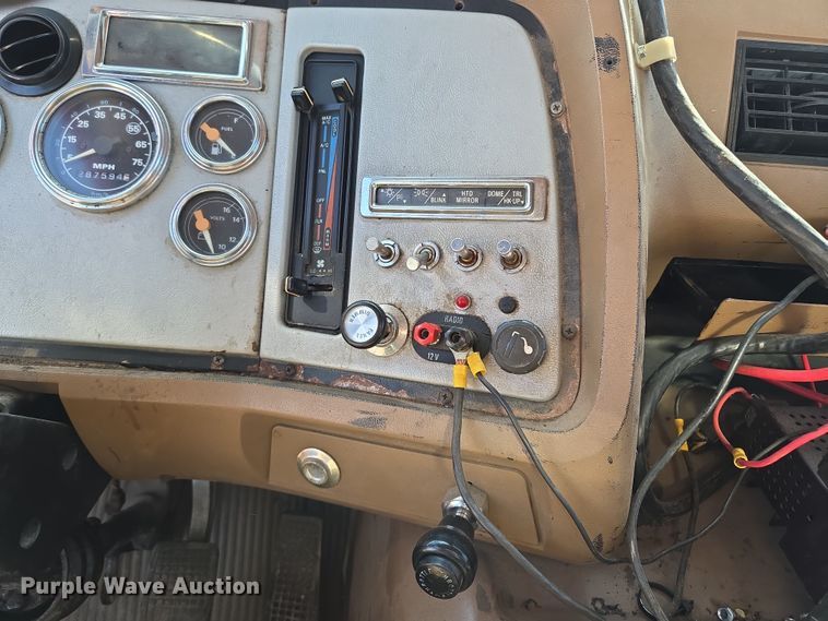 image for item EQ6799 1995 Ford L9000 tanker fire truck