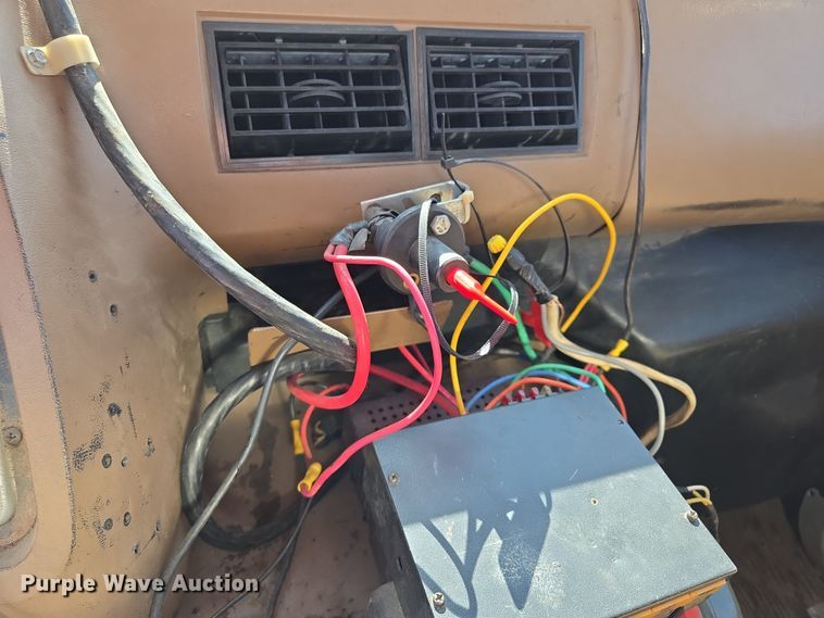 image for item EQ6799 1995 Ford L9000 tanker fire truck