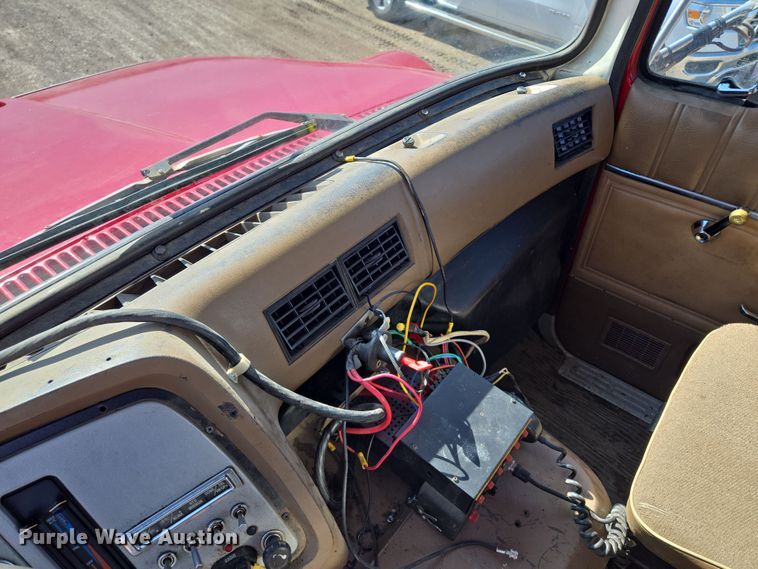 image for item EQ6799 1995 Ford L9000 tanker fire truck