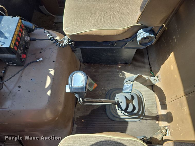 image for item EQ6799 1995 Ford L9000 tanker fire truck