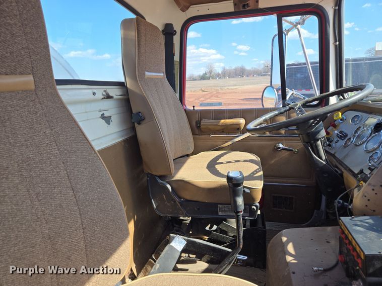 image for item EQ6799 1995 Ford L9000 tanker fire truck