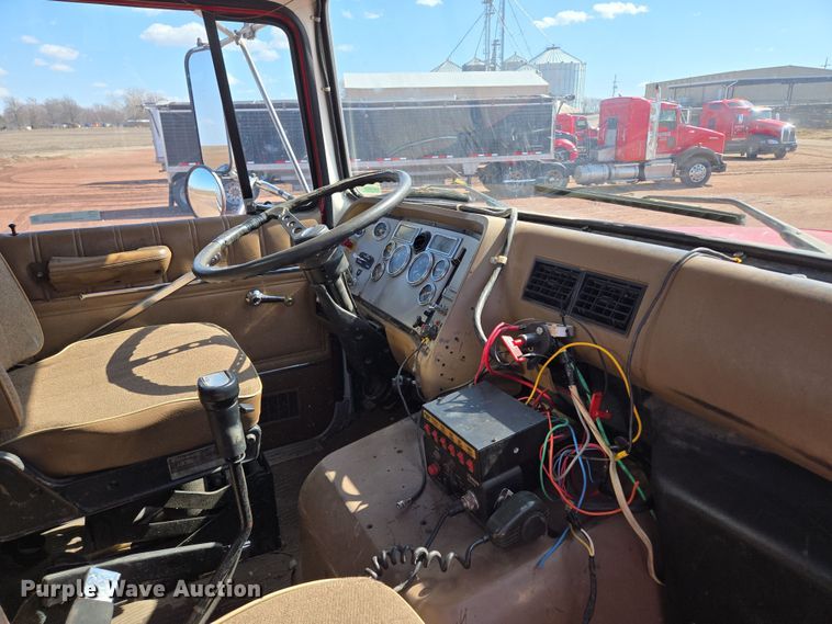 image for item EQ6799 1995 Ford L9000 tanker fire truck