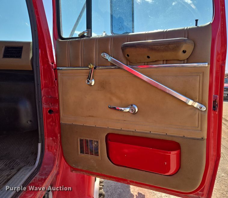 image for item EQ6799 1995 Ford L9000 tanker fire truck