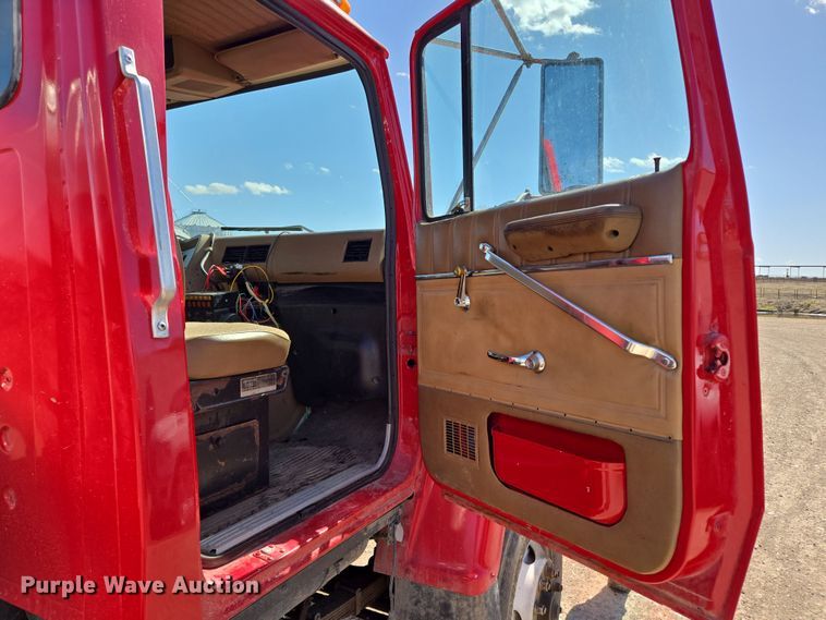 image for item EQ6799 1995 Ford L9000 tanker fire truck