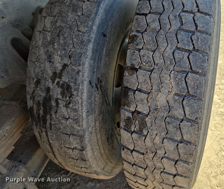 image for item EQ6799 1995 Ford L9000 tanker fire truck