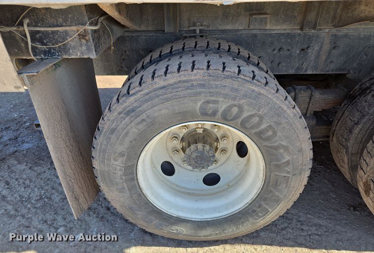 image for item EQ6799 1995 Ford L9000 tanker fire truck