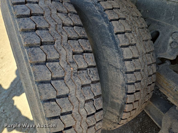 image for item EQ6799 1995 Ford L9000 tanker fire truck