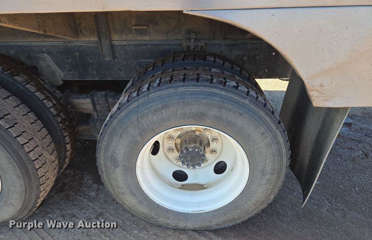 image for item EQ6799 1995 Ford L9000 tanker fire truck