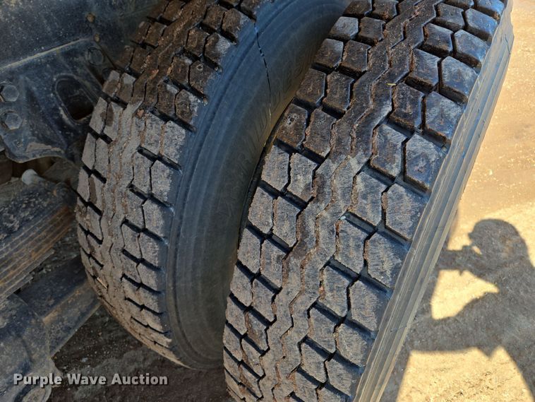 image for item EQ6799 1995 Ford L9000 tanker fire truck