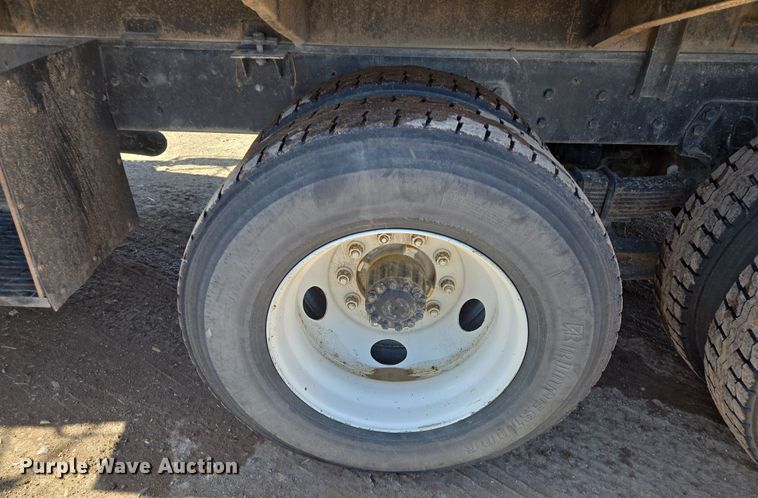 image for item EQ6799 1995 Ford L9000 tanker fire truck