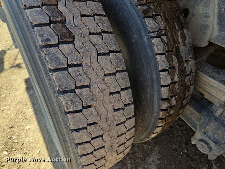 image for item EQ6799 1995 Ford L9000 tanker fire truck