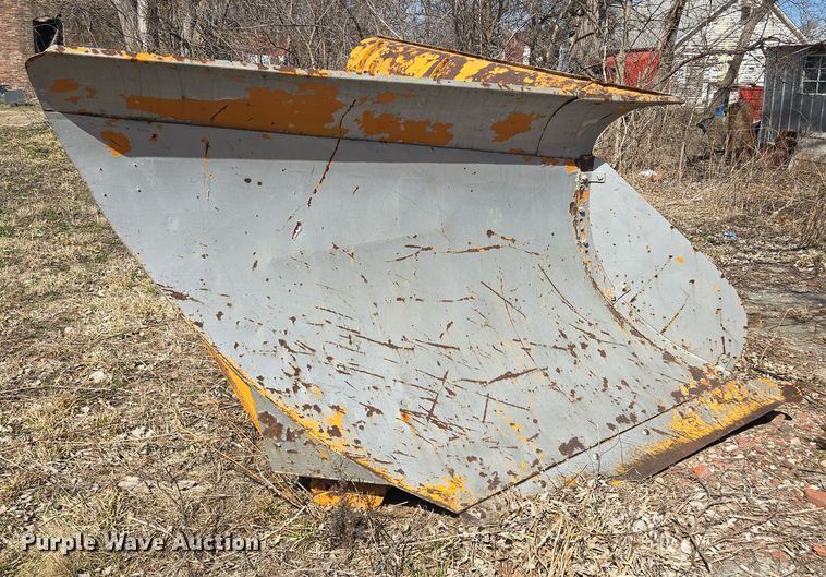 image for item EQ6830 Motor grader V plow 