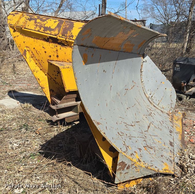 image for item EQ6830 Motor grader V plow 