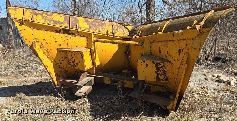 image for item EQ6830 Motor grader V plow 