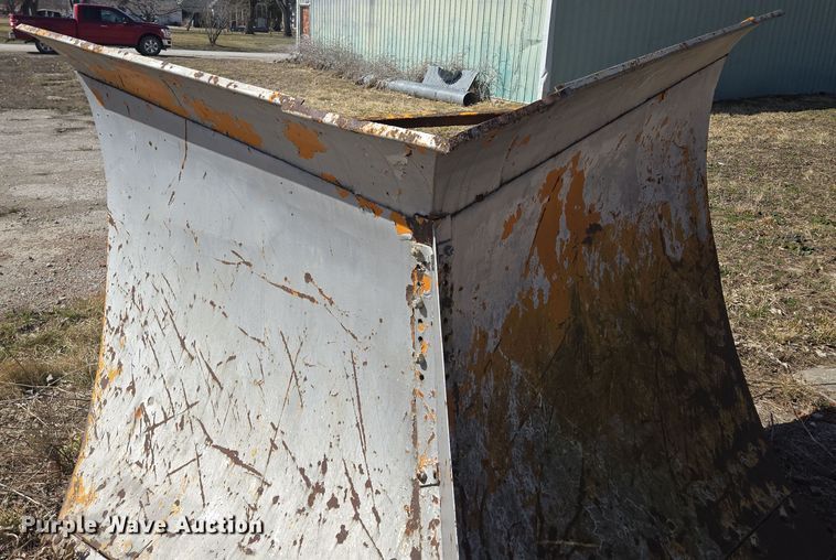 image for item EQ6830 Motor grader V plow 