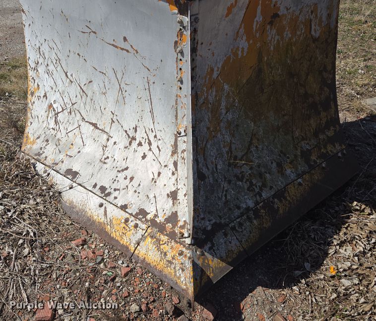 image for item EQ6830 Motor grader V plow 