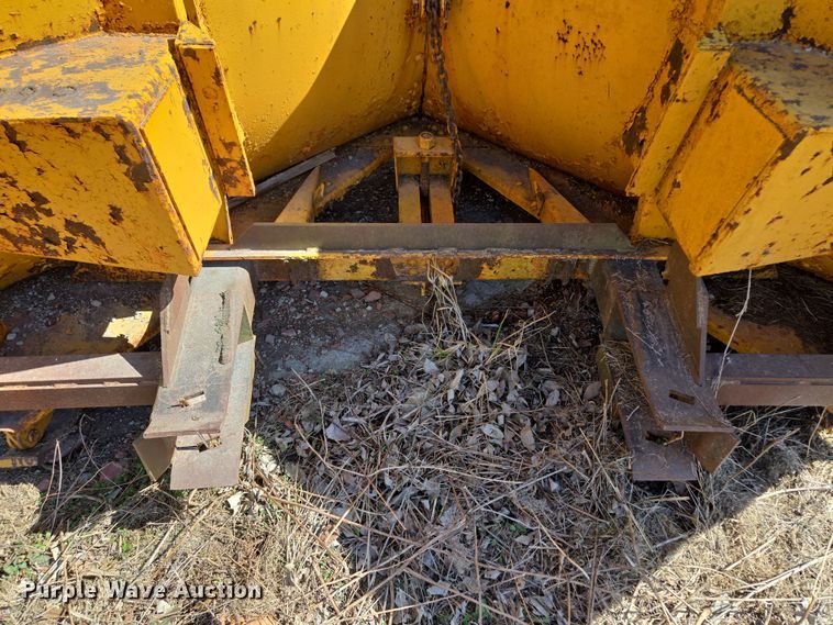 image for item EQ6830 Motor grader V plow 