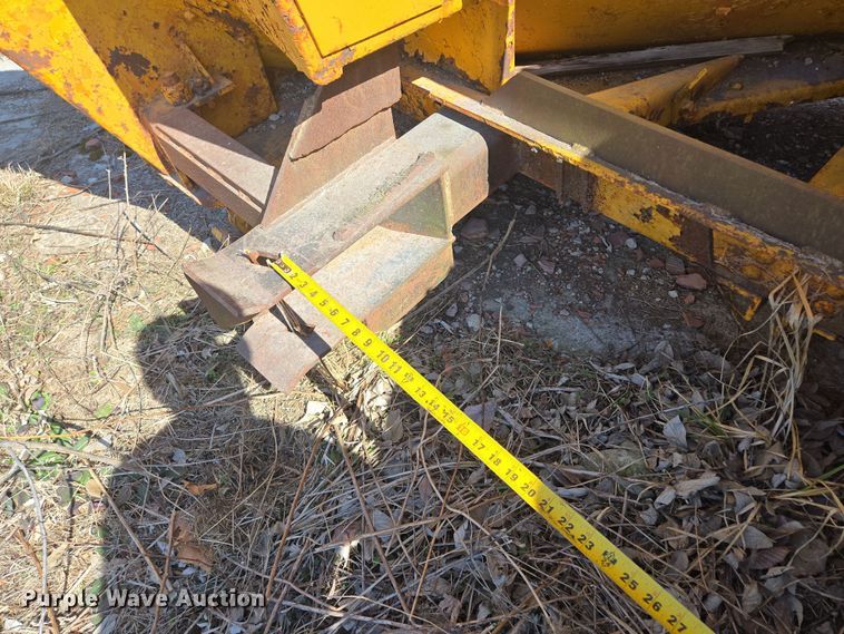 image for item EQ6830 Motor grader V plow 