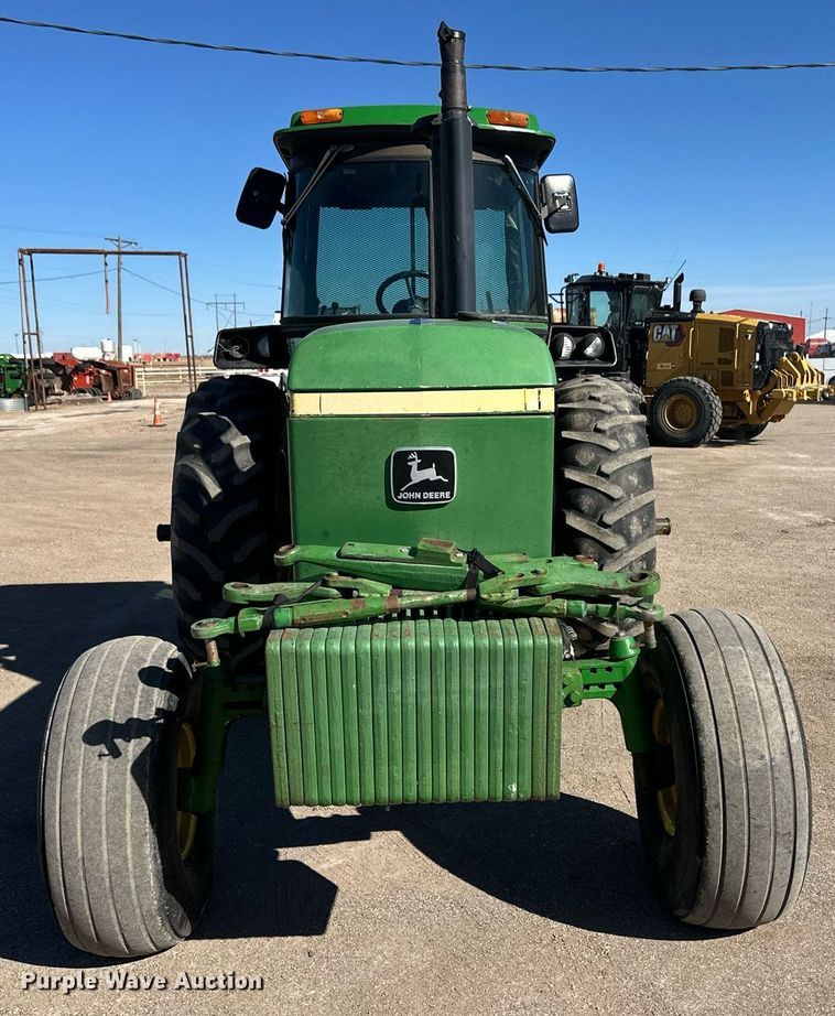 image for item ER8894 1982 John Deere 4640 tractor