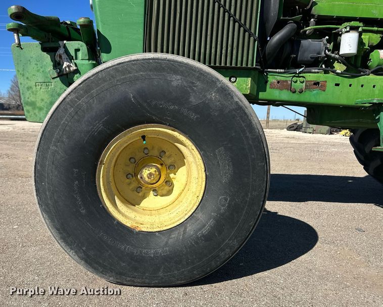 image for item ER8894 1982 John Deere 4640 tractor