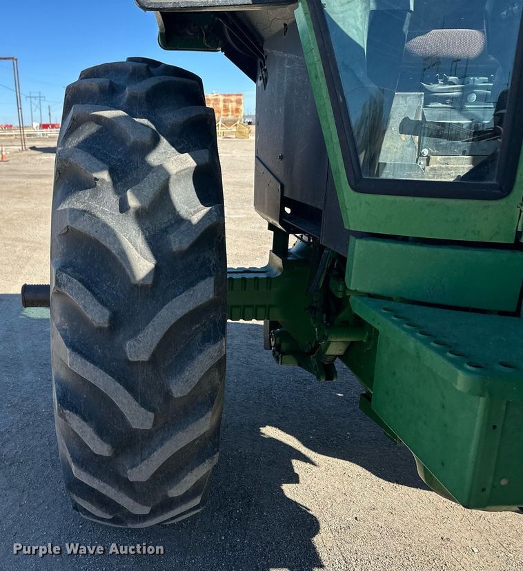 image for item ER8894 1982 John Deere 4640 tractor