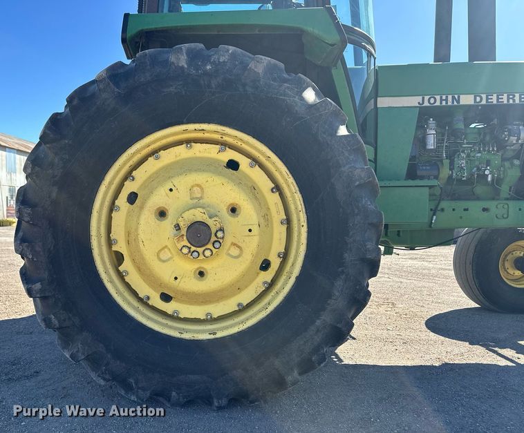 image for item ER8894 1982 John Deere 4640 tractor