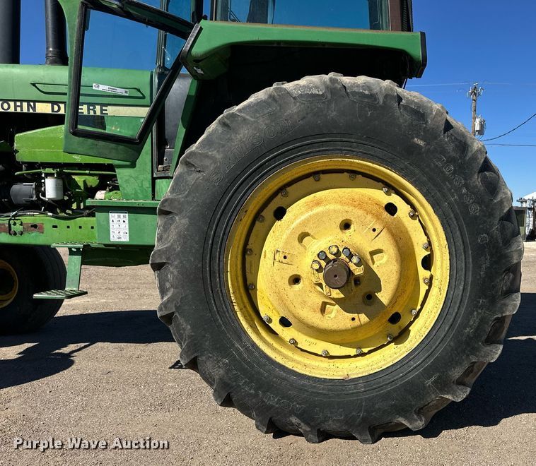 image for item ER8894 1982 John Deere 4640 tractor
